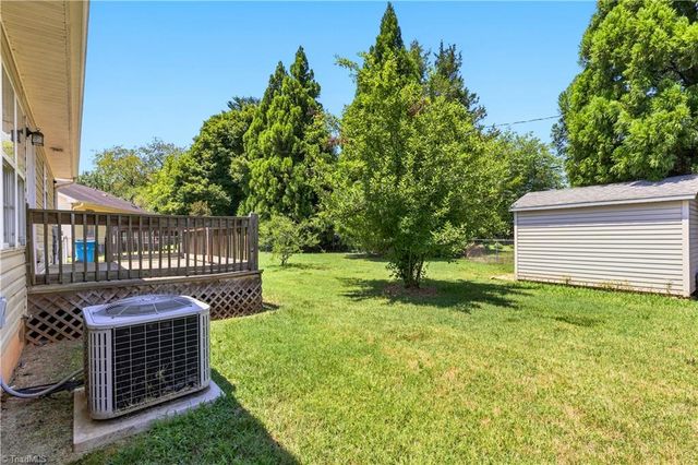 105 McCleskey Drive, Yadkinville, NC 27055