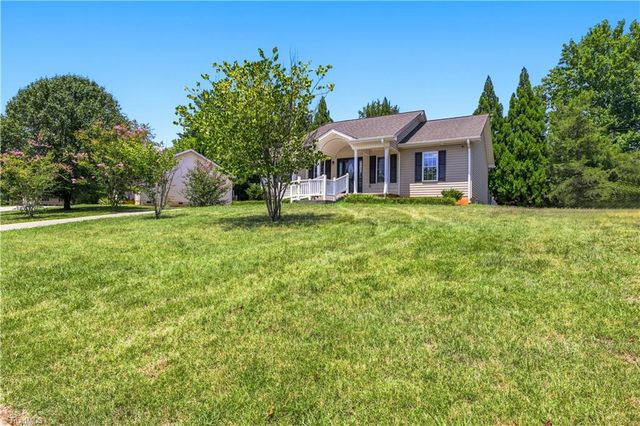 105 McCleskey Drive, Yadkinville, NC 27055