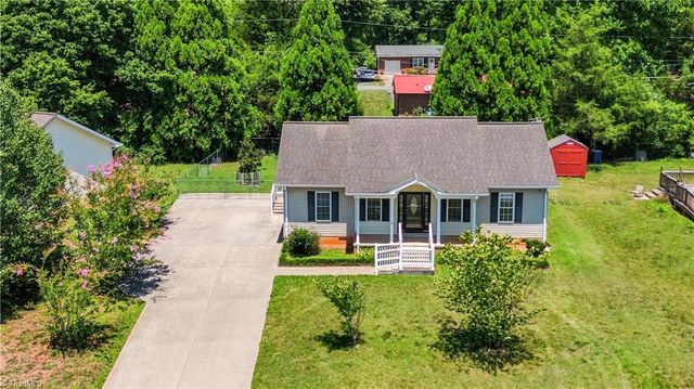 105 McCleskey Drive, Yadkinville, NC 27055