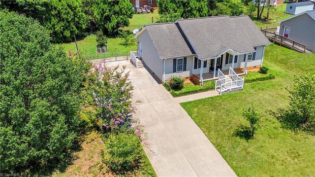 105 McCleskey Drive, Yadkinville, NC 27055