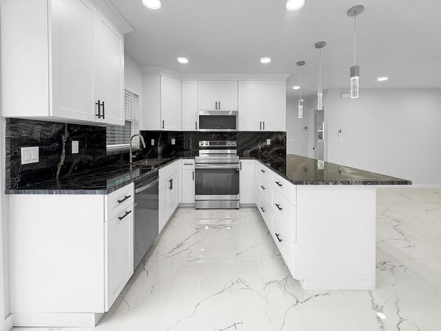 2030 NE 1st Lane, Boynton Beach, FL 33435