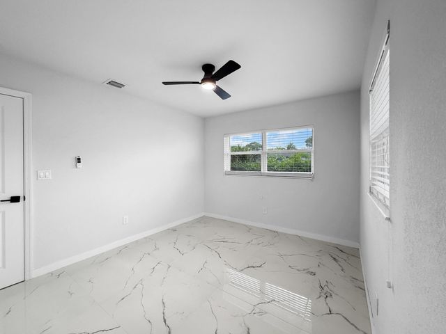 2030 NE 1st Lane, Boynton Beach, FL 33435