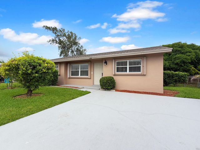 2030 NE 1st Lane, Boynton Beach, FL 33435