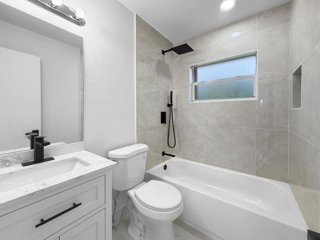 2030 NE 1st Lane, Boynton Beach, FL 33435