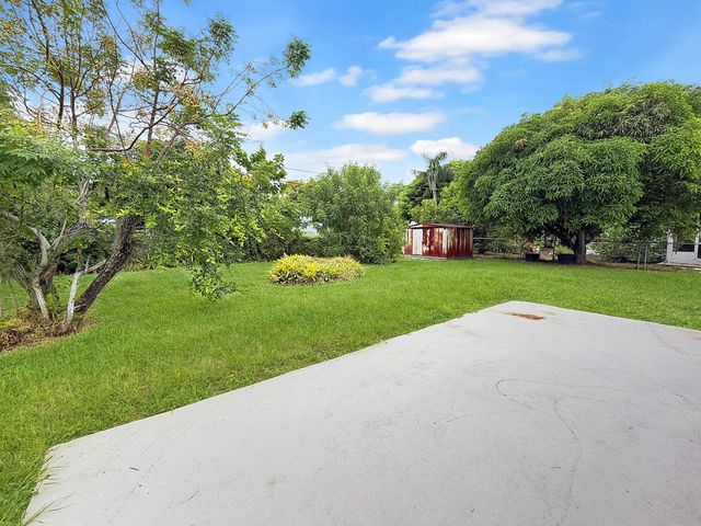 2030 NE 1st Lane, Boynton Beach, FL 33435