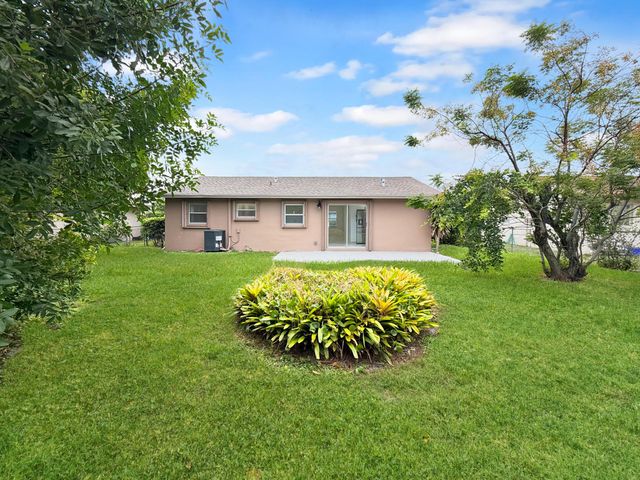 2030 NE 1st Lane, Boynton Beach, FL 33435