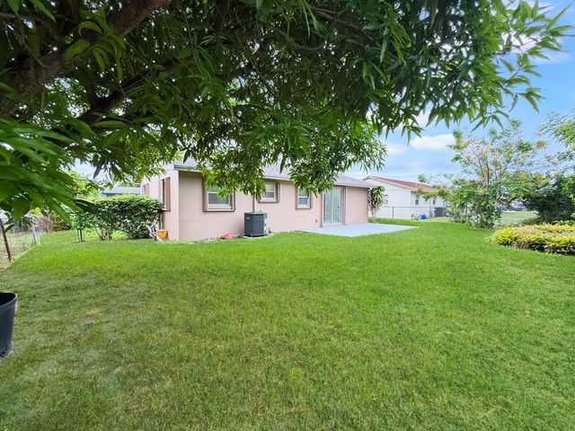 2030 NE 1st Lane, Boynton Beach, FL 33435