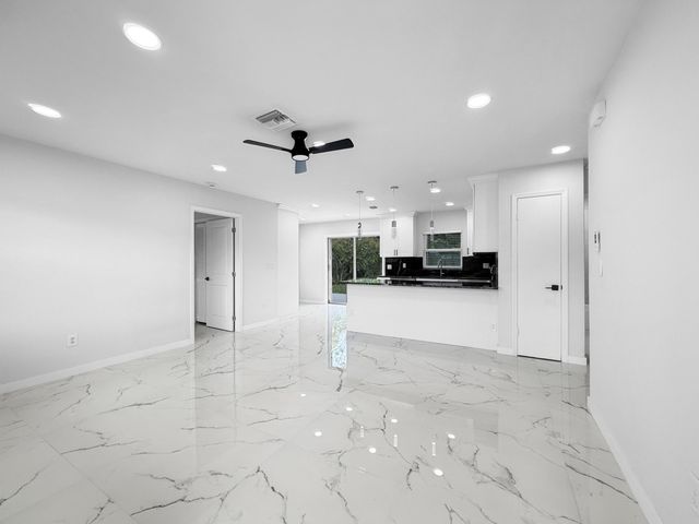 2030 NE 1st Lane, Boynton Beach, FL 33435