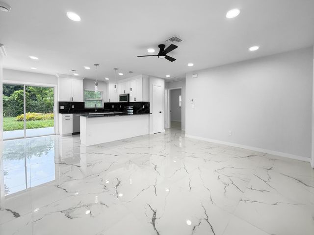 2030 NE 1st Lane, Boynton Beach, FL 33435