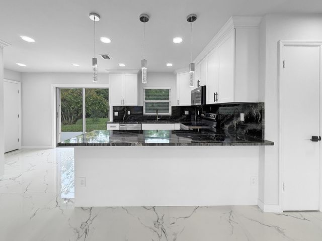 2030 NE 1st Lane, Boynton Beach, FL 33435