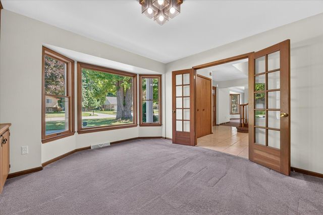 8441 Sarah Lane, Grosse Ile, MI 48138