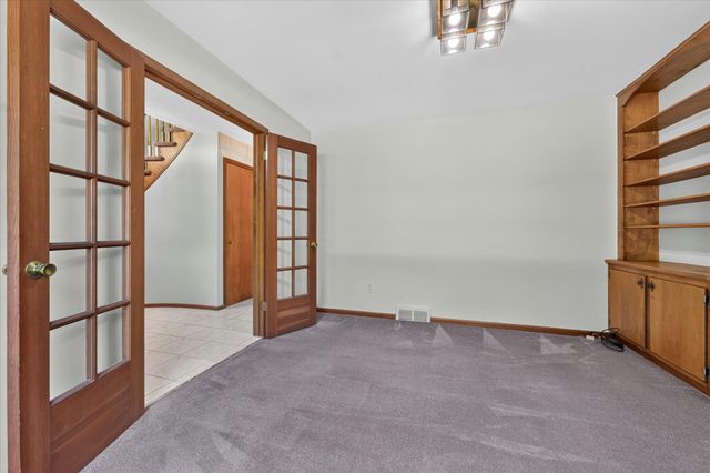 8441 Sarah Lane, Grosse Ile, MI 48138