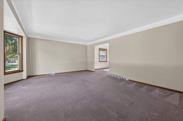 8441 Sarah Lane, Grosse Ile, MI 48138