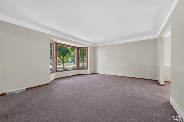 8441 Sarah Lane, Grosse Ile, MI 48138