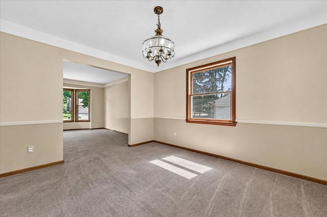 8441 Sarah Lane, Grosse Ile, MI 48138