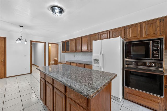 8441 Sarah Lane, Grosse Ile, MI 48138
