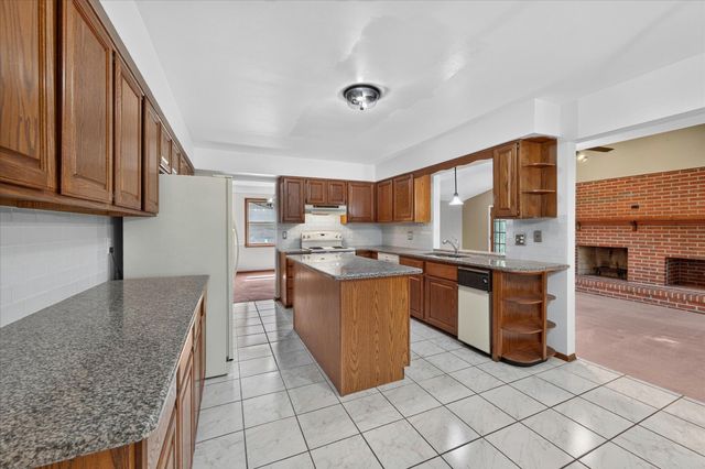 8441 Sarah Lane, Grosse Ile, MI 48138