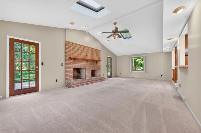 8441 Sarah Lane, Grosse Ile, MI 48138
