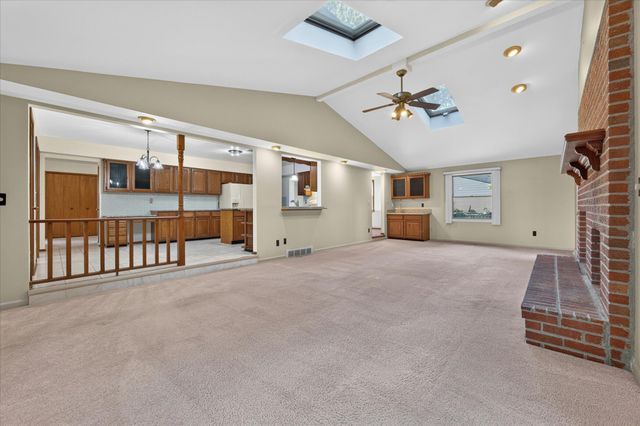 8441 Sarah Lane, Grosse Ile, MI 48138