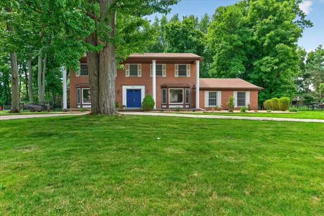 8441 Sarah Lane, Grosse Ile, MI 48138