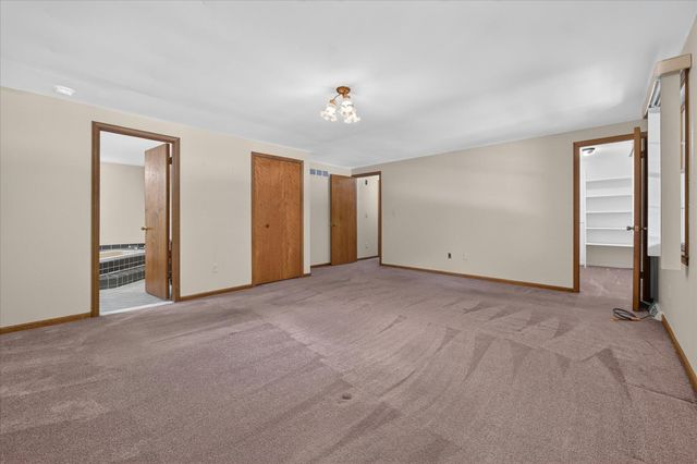 8441 Sarah Lane, Grosse Ile, MI 48138