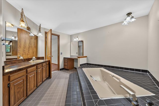 8441 Sarah Lane, Grosse Ile, MI 48138
