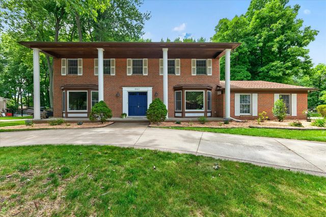 8441 Sarah Lane, Grosse Ile, MI 48138