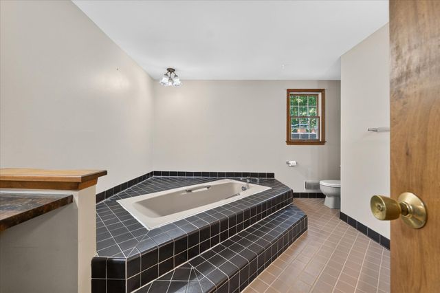 8441 Sarah Lane, Grosse Ile, MI 48138