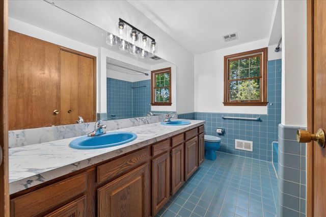 8441 Sarah Lane, Grosse Ile, MI 48138