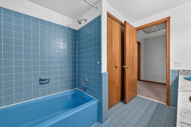 8441 Sarah Lane, Grosse Ile, MI 48138