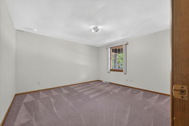 8441 Sarah Lane, Grosse Ile, MI 48138