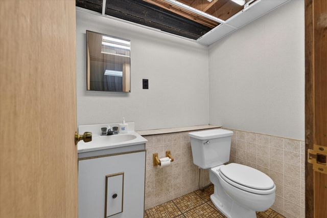 8441 Sarah Lane, Grosse Ile, MI 48138