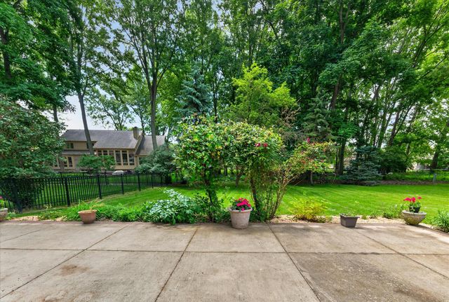 8441 Sarah Lane, Grosse Ile, MI 48138