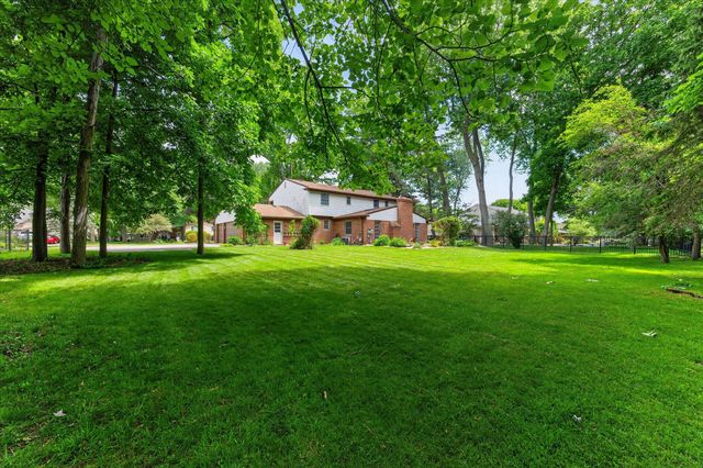8441 Sarah Lane, Grosse Ile, MI 48138