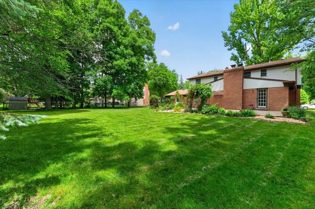 8441 Sarah Lane, Grosse Ile, MI 48138
