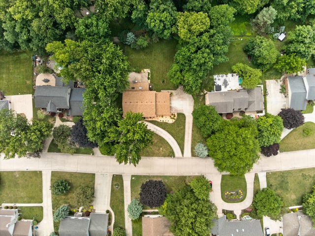 8441 Sarah Lane, Grosse Ile, MI 48138