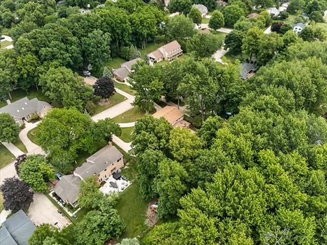 8441 Sarah Lane, Grosse Ile, MI 48138