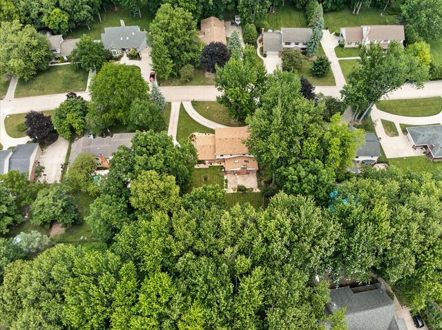 8441 Sarah Lane, Grosse Ile, MI 48138