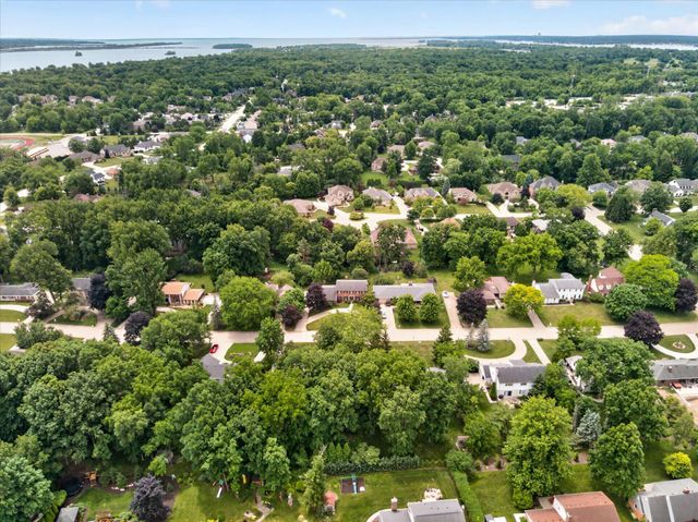 8441 Sarah Lane, Grosse Ile, MI 48138