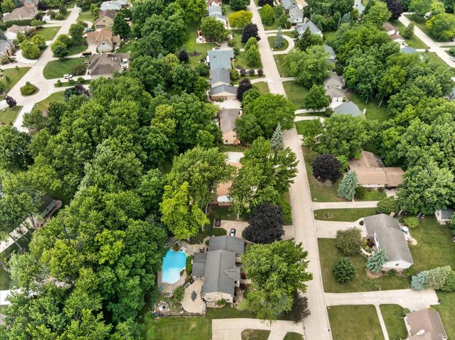 8441 Sarah Lane, Grosse Ile, MI 48138