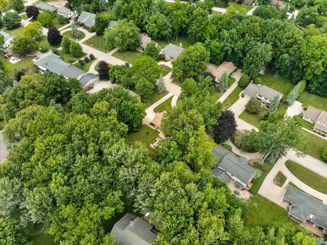 8441 Sarah Lane, Grosse Ile, MI 48138