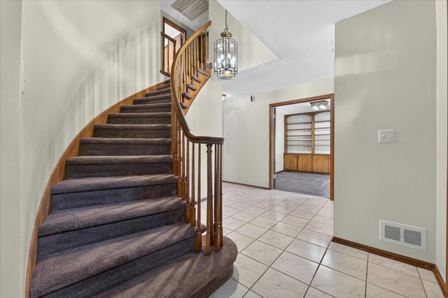 8441 Sarah Lane, Grosse Ile, MI 48138
