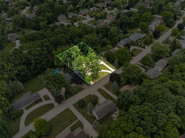 8441 Sarah Lane, Grosse Ile, MI 48138