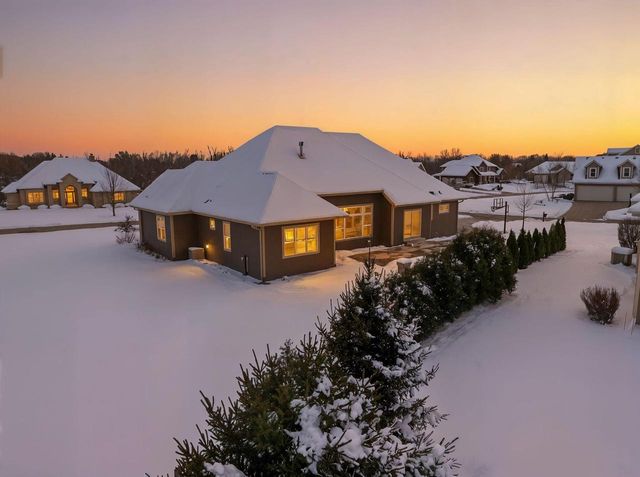 W229N3655 Sterling COURT, Pewaukee, WI 53072