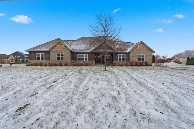 W229N3655 Sterling COURT, Pewaukee, WI 53072