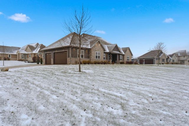 W229N3655 Sterling COURT, Pewaukee, WI 53072