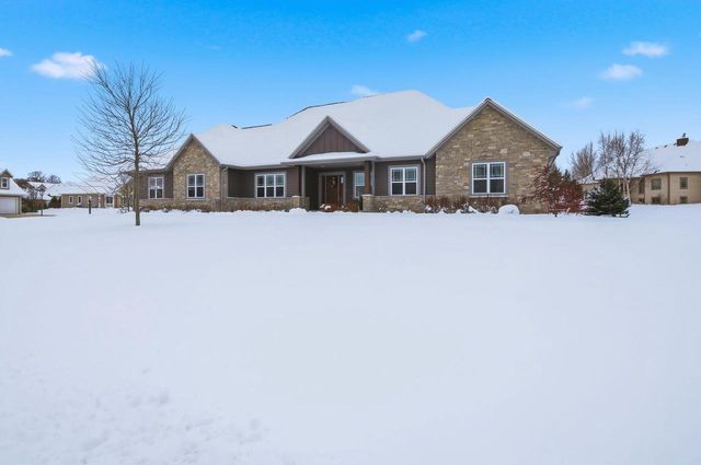 W229N3655 Sterling COURT, Pewaukee, WI 53072