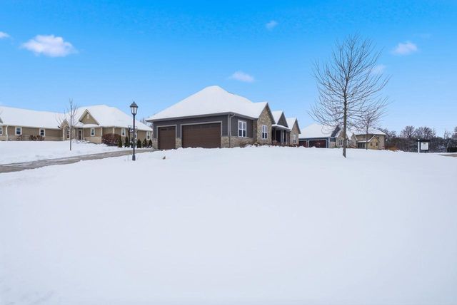 W229N3655 Sterling COURT, Pewaukee, WI 53072