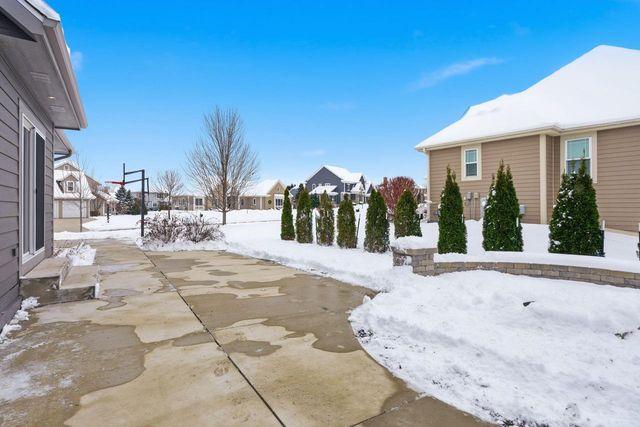 W229N3655 Sterling COURT, Pewaukee, WI 53072