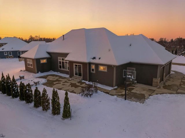 W229N3655 Sterling COURT, Pewaukee, WI 53072